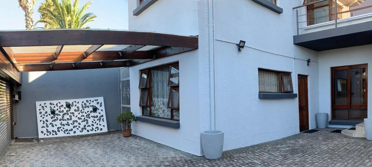 African Aviator - Graphite Luxury Self Catering Unit Apartment Cape Town