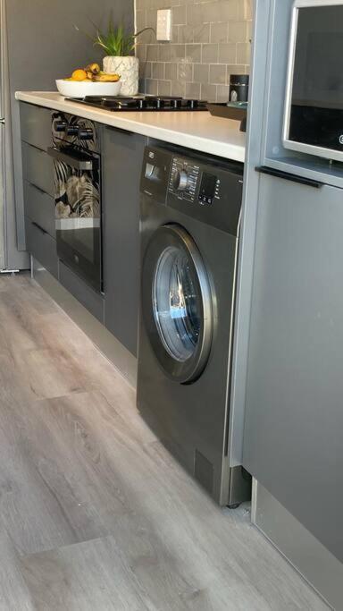 Apartment Cheerful 2 Bedroomed Townhouse With Patio *