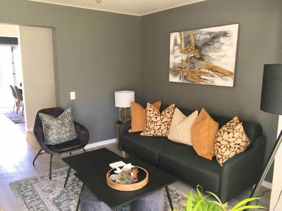 Cheerful 2 Bedroomed Townhouse With Patio Apartment