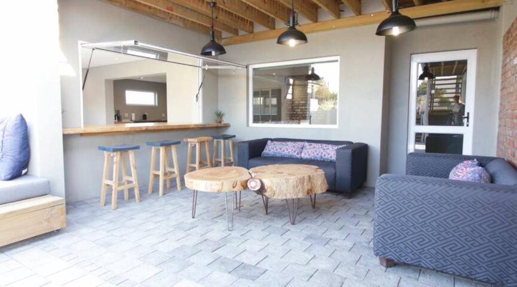 Boardrooms - Work - Surf - Sleep - Bloubergrant Guest house *
