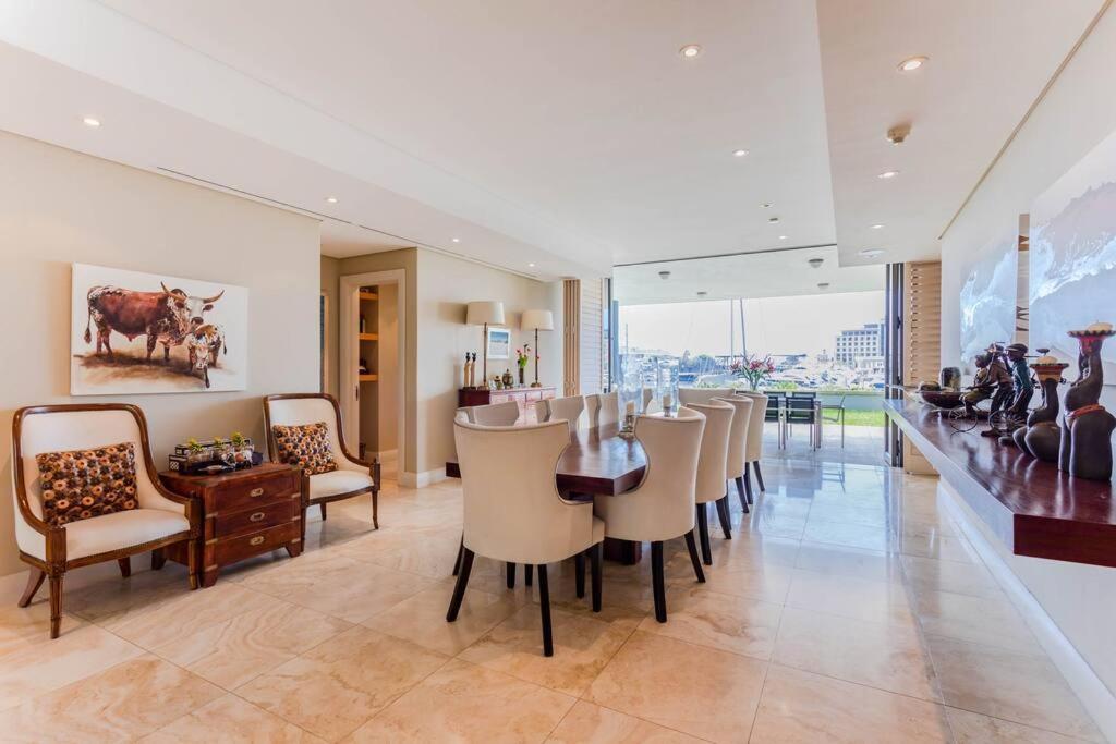 Outstanding V&a Marina Waterfront Apartment