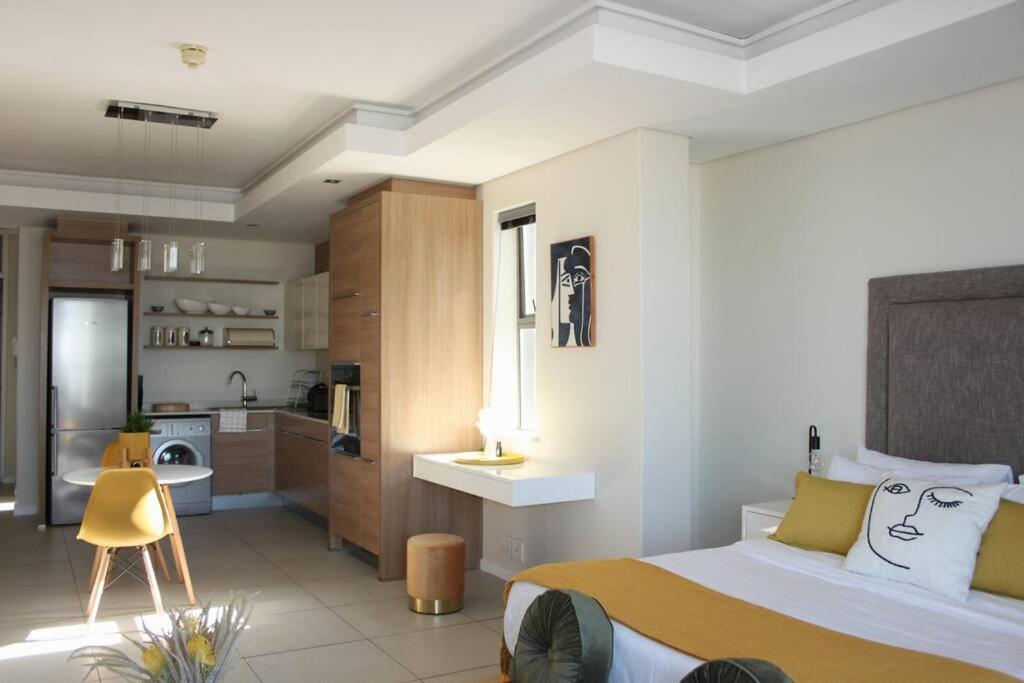 Apartment The Crystal Towers One-bedroom Studio Cape Town
