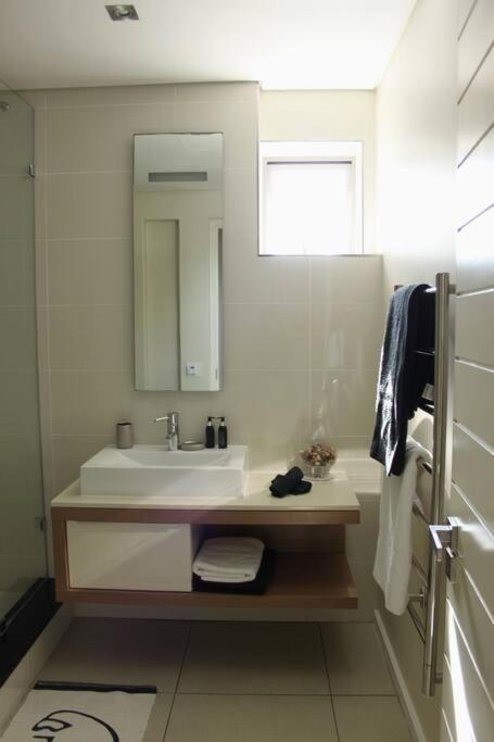 Apartment The Crystal Towers One-bedroom Studio Cape Town