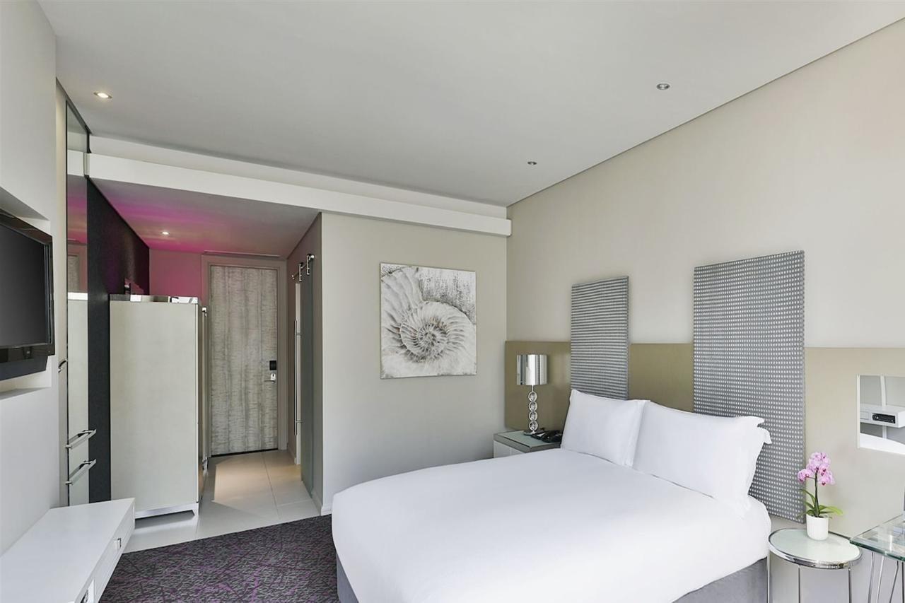 L'empire Crystal Towers * Cape Town