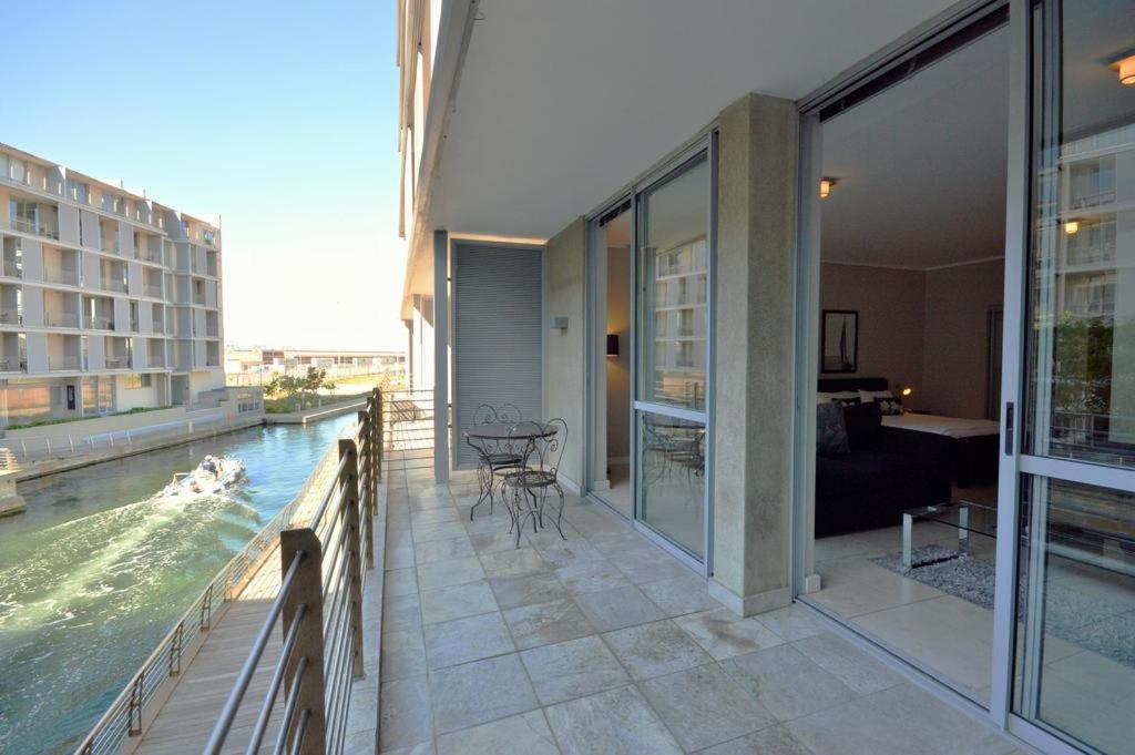 Harbour Bridge 1 Bedroom In Waterfront Precinct Apartment *