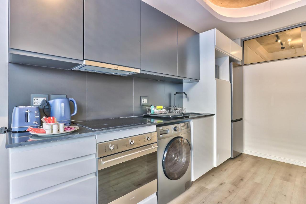 One Bedroom With Balcony And Views * Cape Town