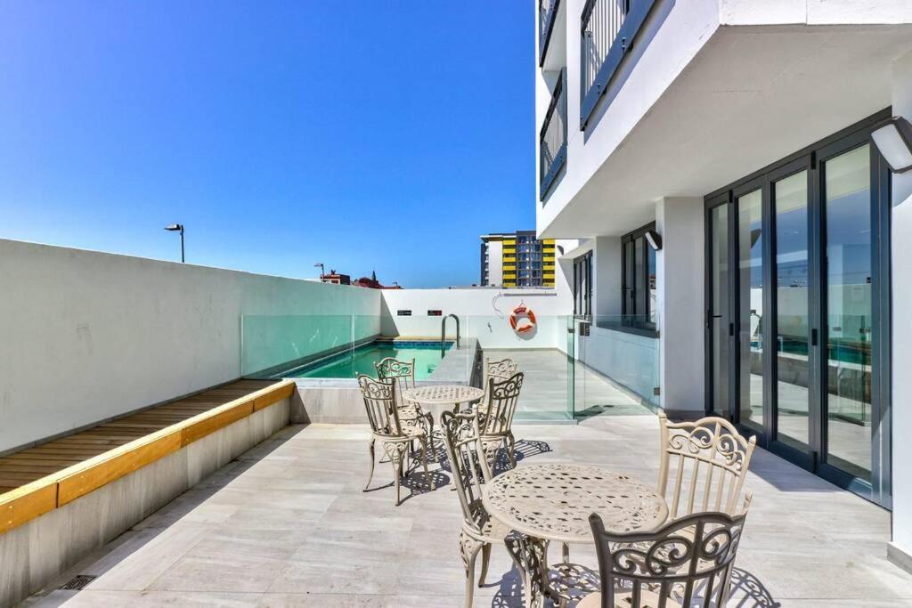 Arty Modern Design With Balcony And Pool Cidade Do Cabo
