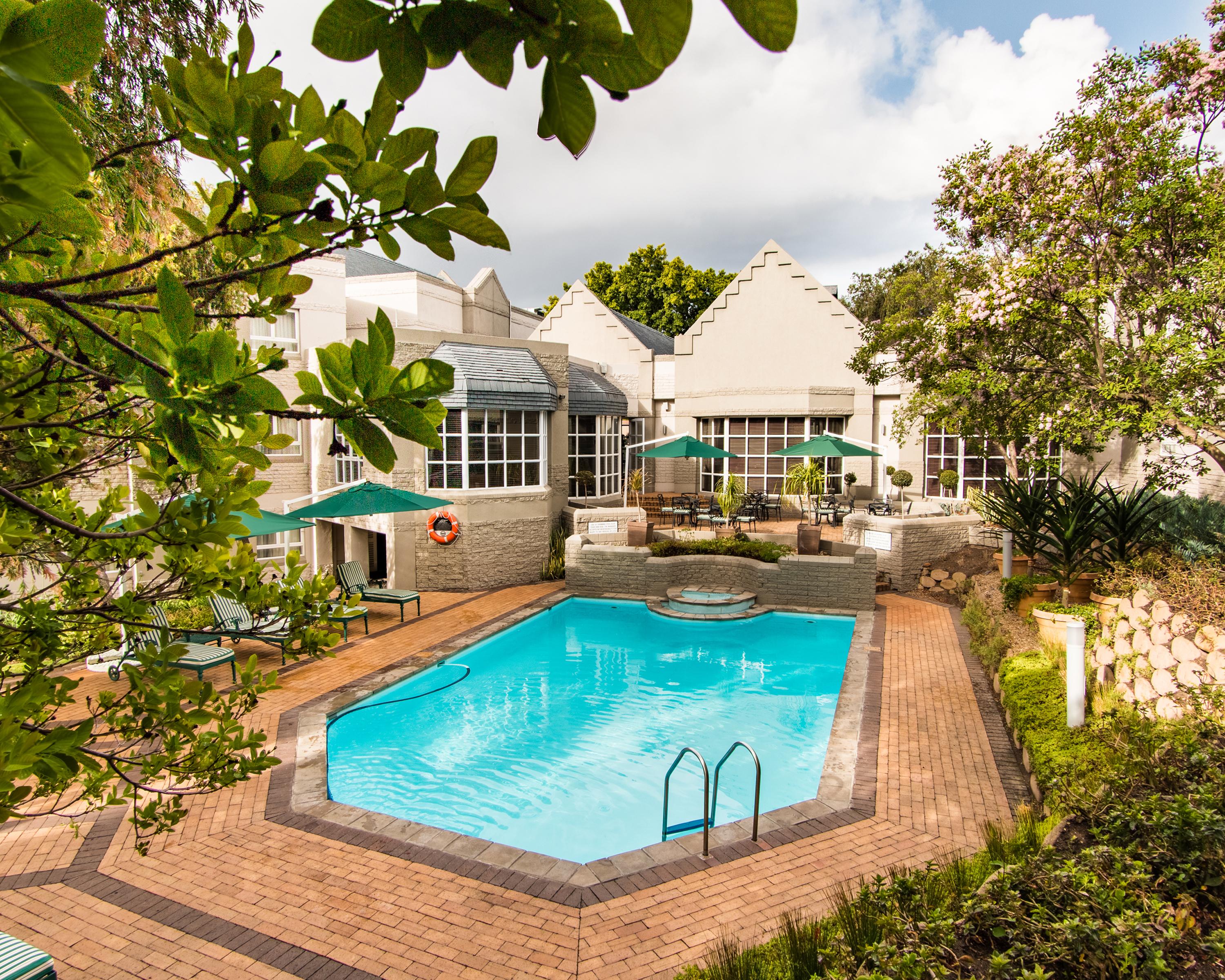 Pinelands Hotel 3*
