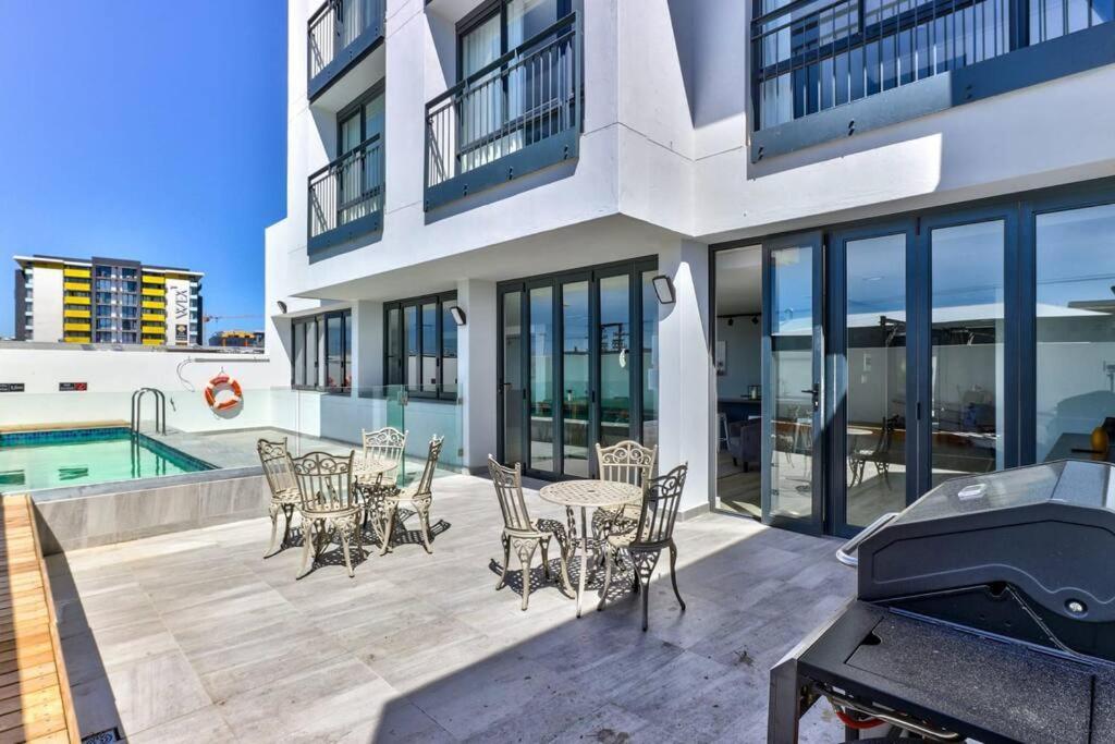 Arty Modern Design With Balcony And Pool Cape Town