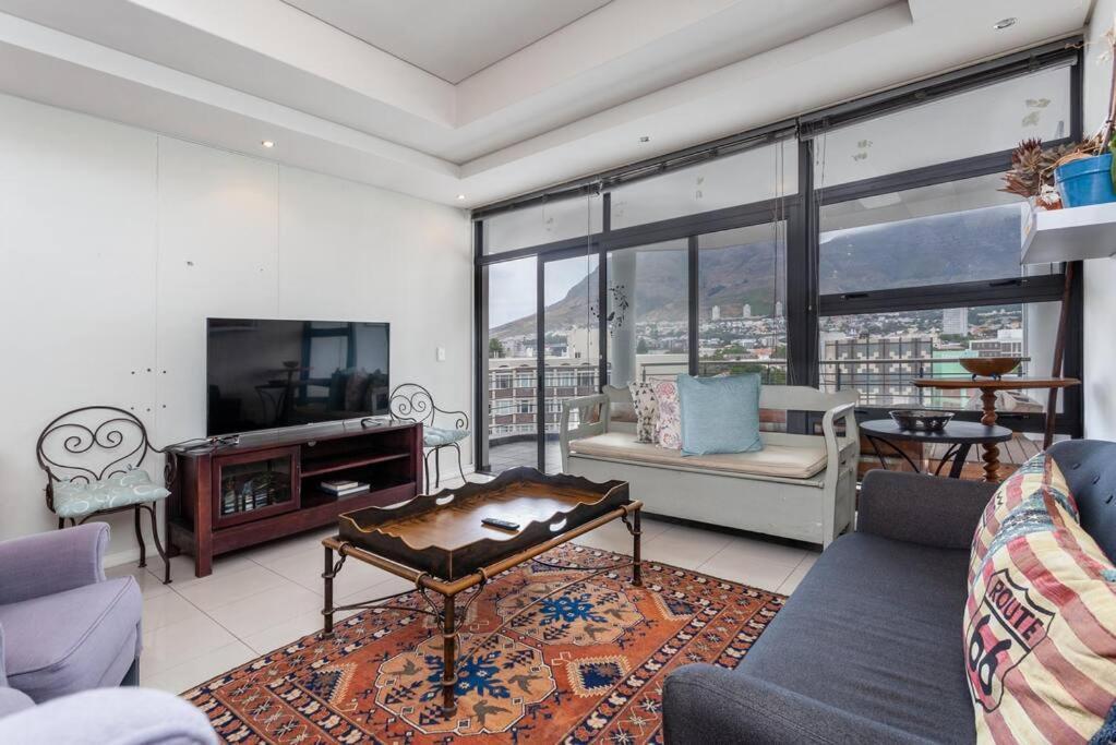 Cosy 2-bedroom With Table Mountain Views Apartment