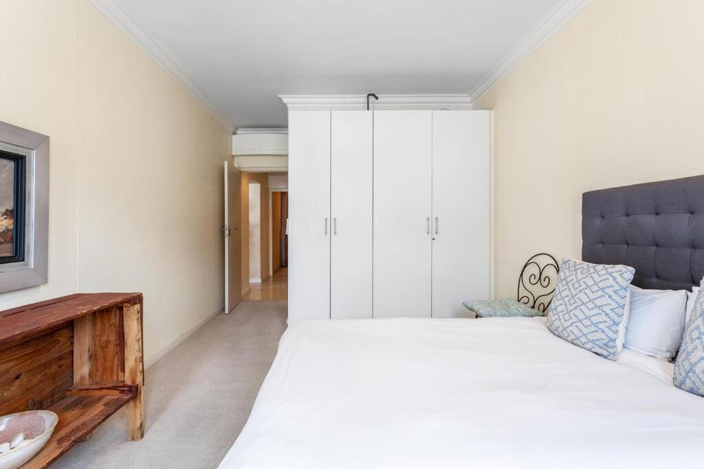 Cosy 2-bedroom With Table Mountain Views