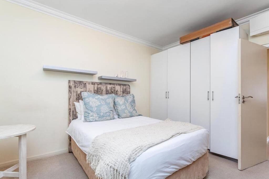 Cosy 2-bedroom With Table Mountain Views Cape Town