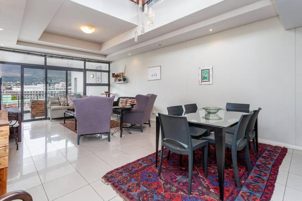 Apartment Cosy 2-bedroom With Table Mountain Views