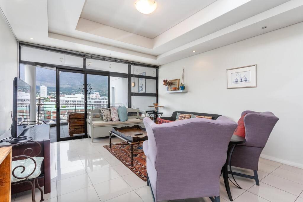 Cosy 2-bedroom With Table Mountain Views