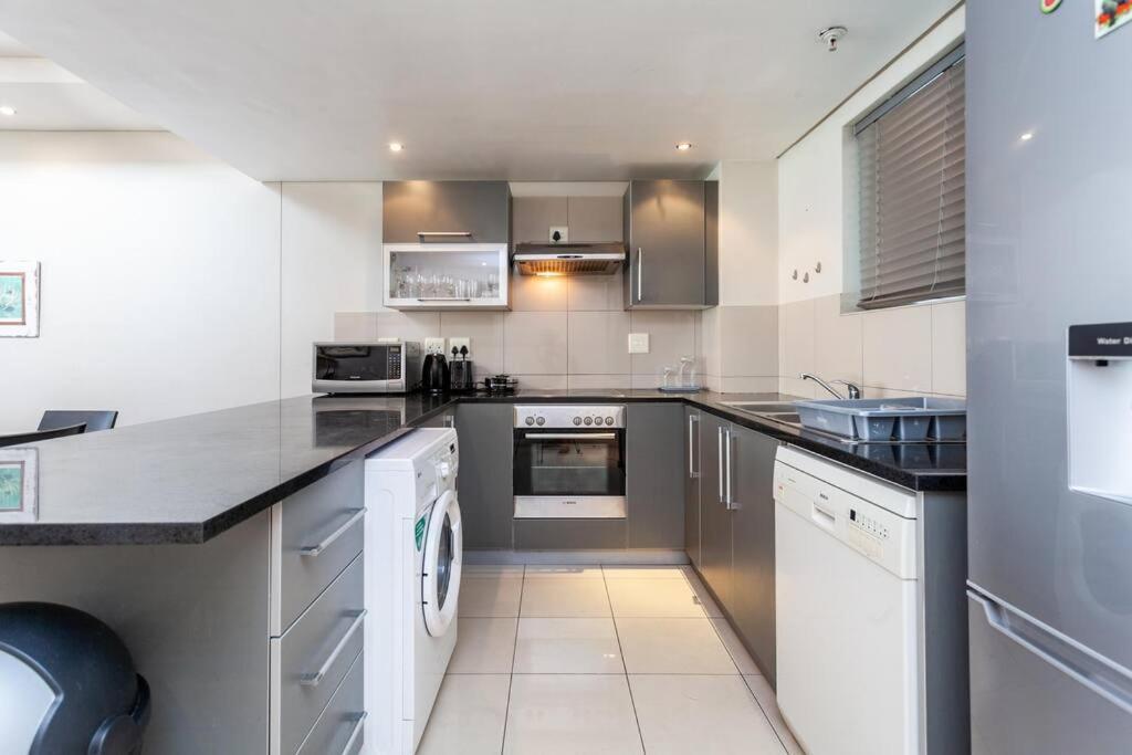 Cosy 2-bedroom With Table Mountain Views Apartment Cape Town