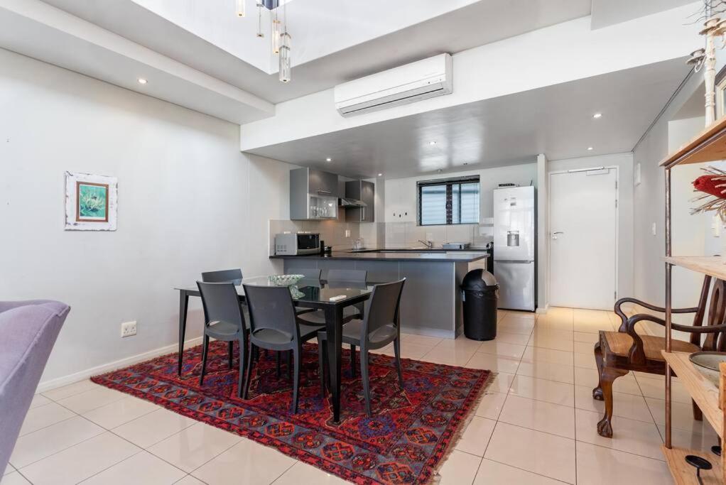 Cosy 2-bedroom With Table Mountain Views Apartment Cape Town