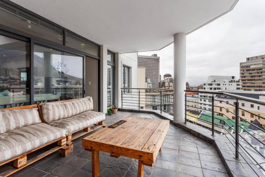 Cosy 2-bedroom With Table Mountain Views Cape Town