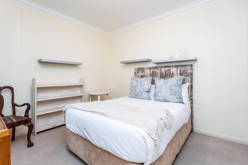 Cosy 2-bedroom With Table Mountain Views Apartment Cape Town