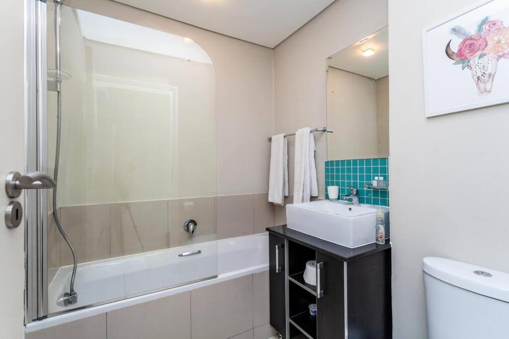 Cosy 2-bedroom With Table Mountain Views Cape Town