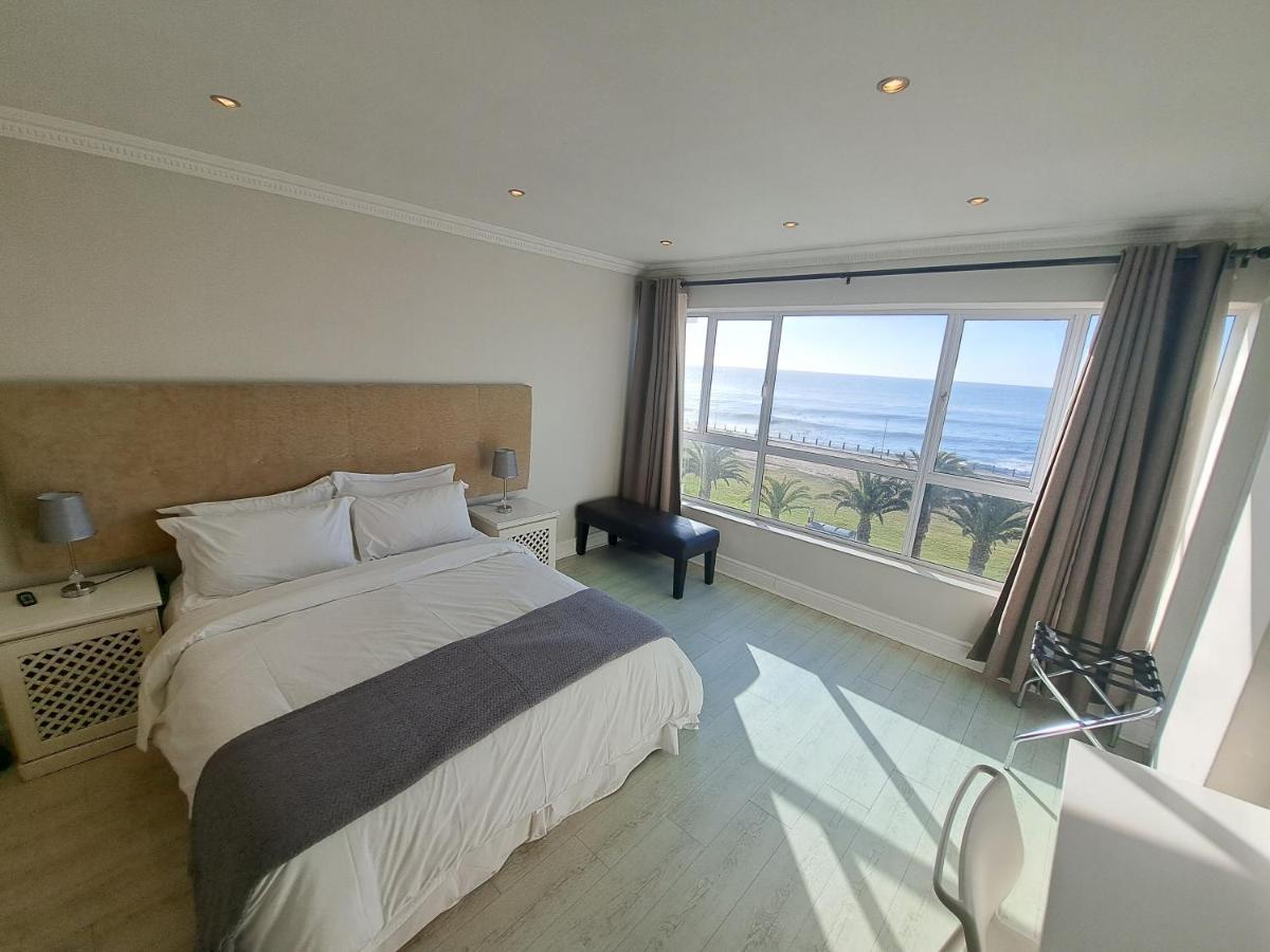 3 Bedroom Sea Facing Family Moullie Point Apartment Cape Town