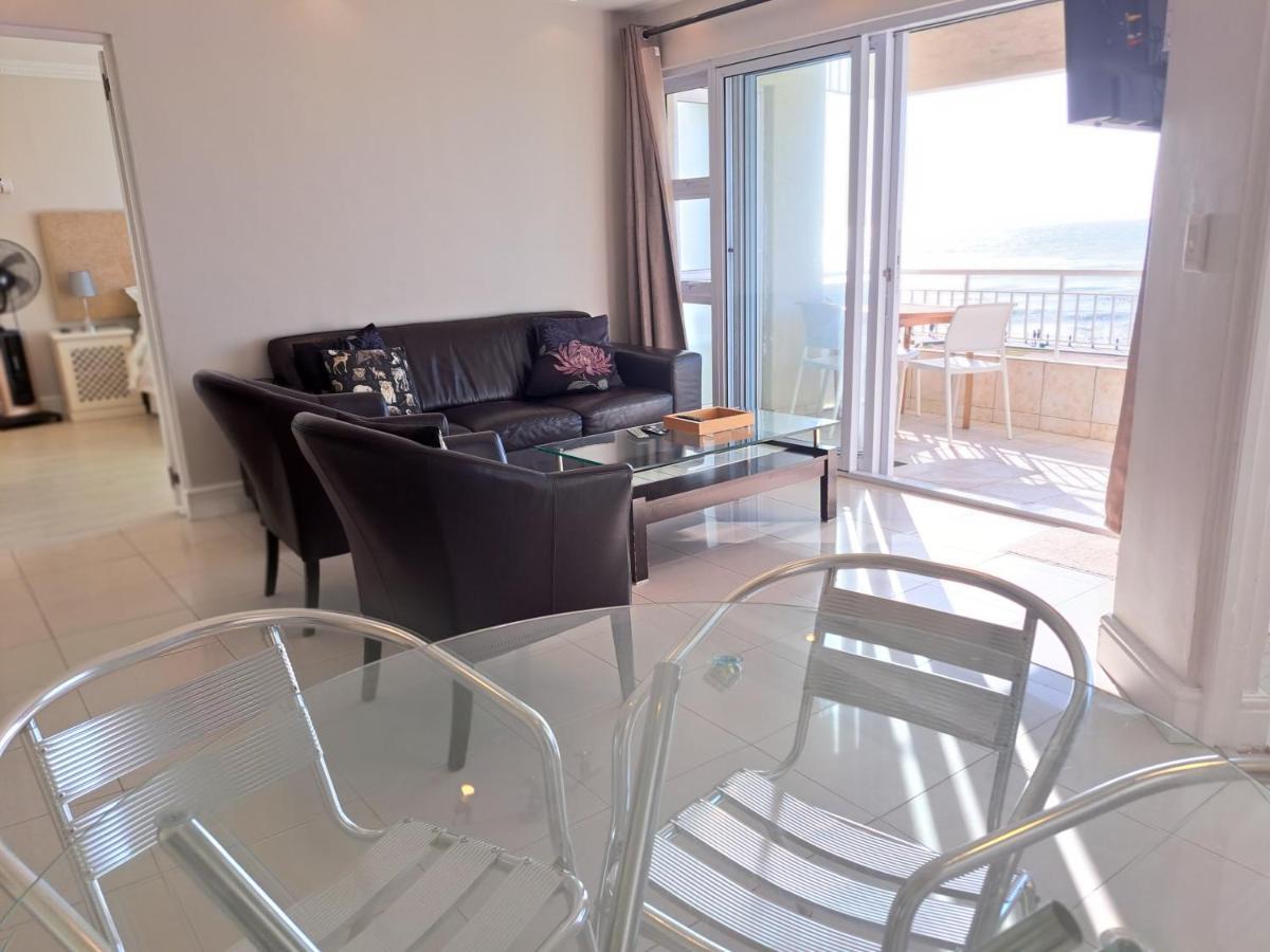 3 Bedroom Sea Facing Family Moullie Point Cape Town