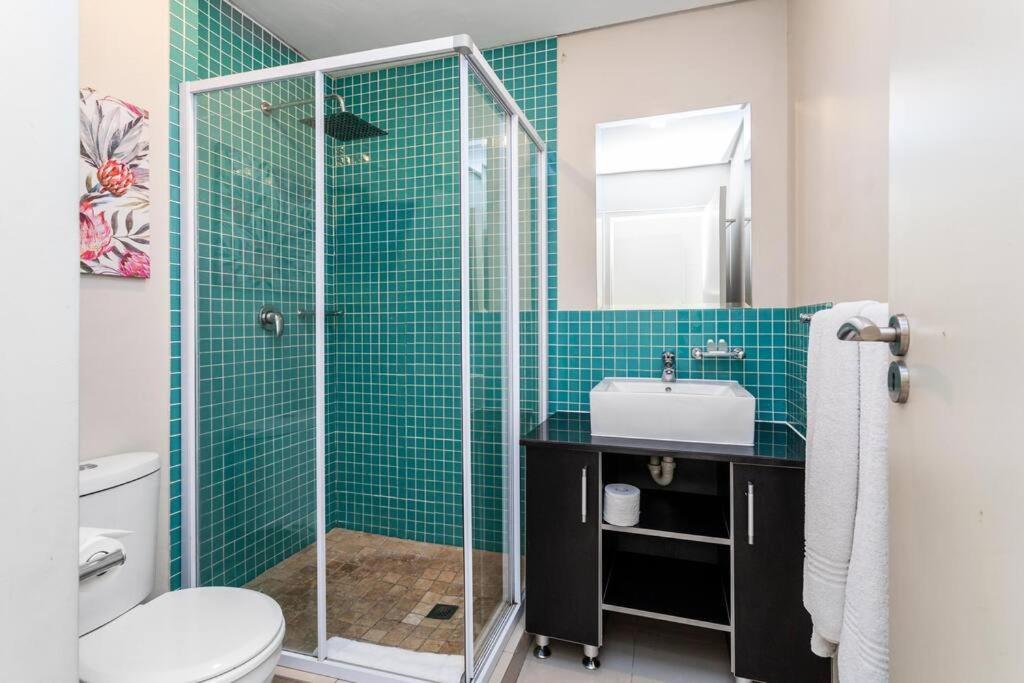 Cosy 2-bedroom With Table Mountain Views Apartment *
