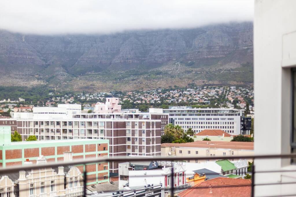 Cosy 2-bedroom With Table Mountain Views Cape Town