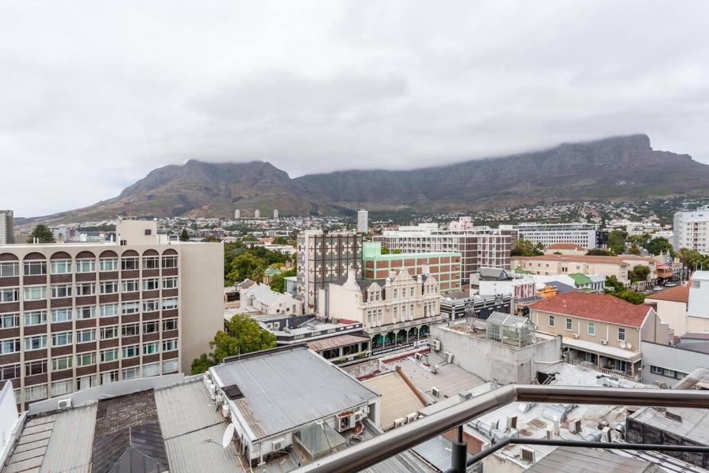 Apartment Cosy 2-bedroom With Table Mountain Views *
