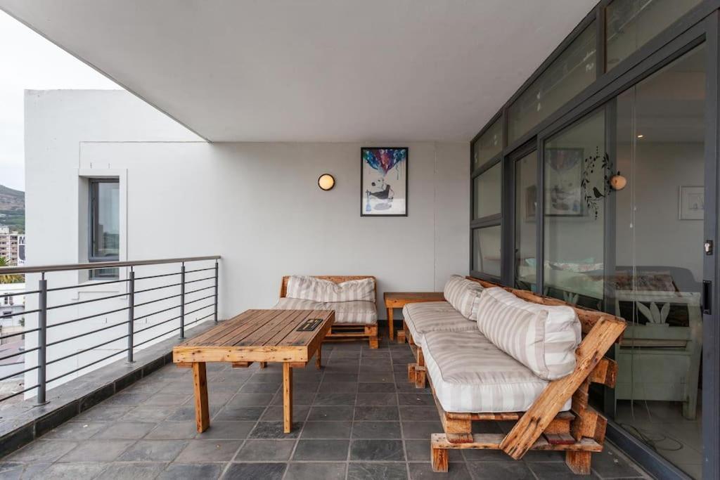 Cosy 2-bedroom With Table Mountain Views Apartment