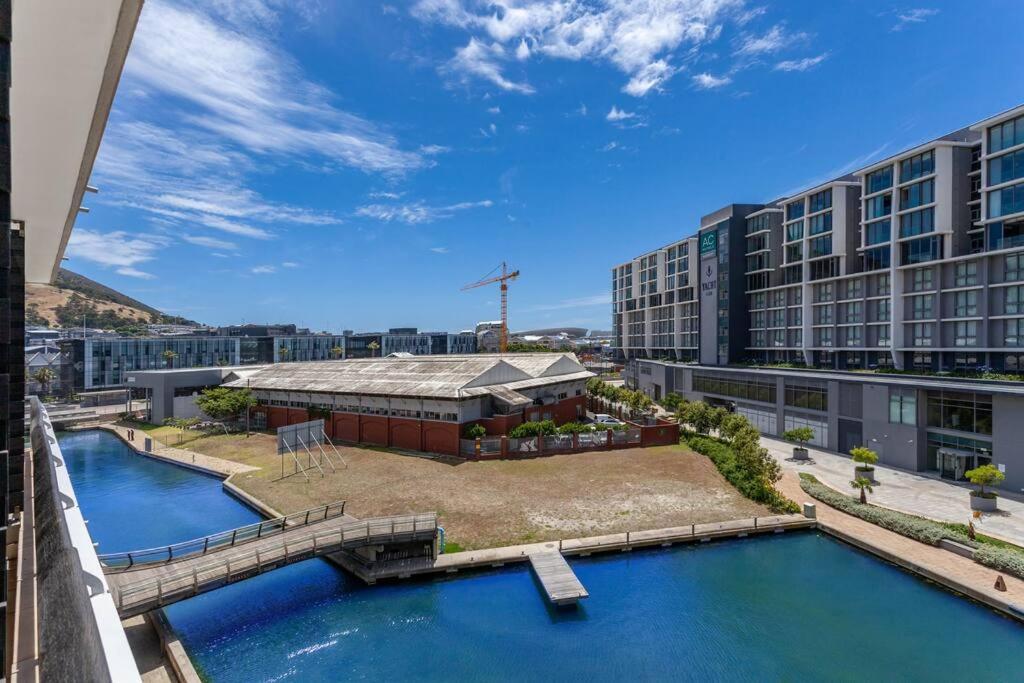 Executive 1 Bedroom In Canal Quays Apartment