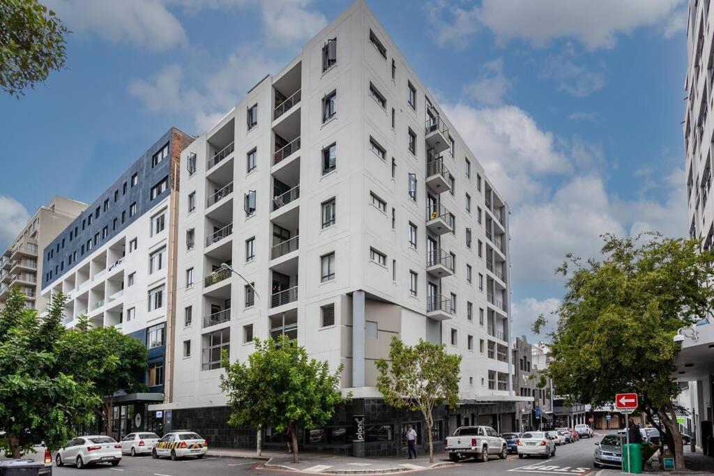 Cosy 2-bedroom With Table Mountain Views Apartment *
