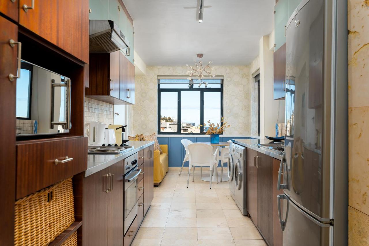 A Breeze Of L Balcony With Stunning Views Apartment Cape Town