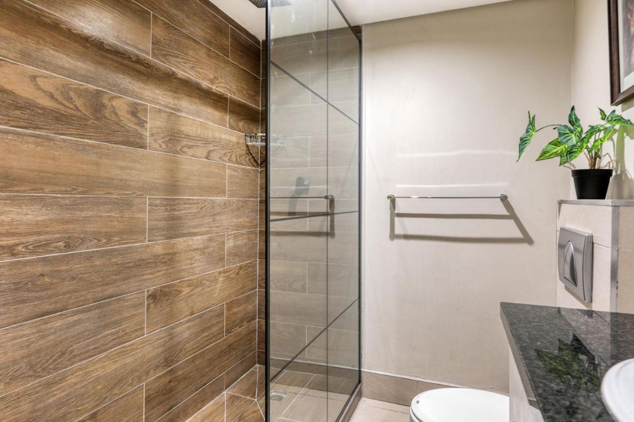 Authentic Near The Waterfront Apartment *