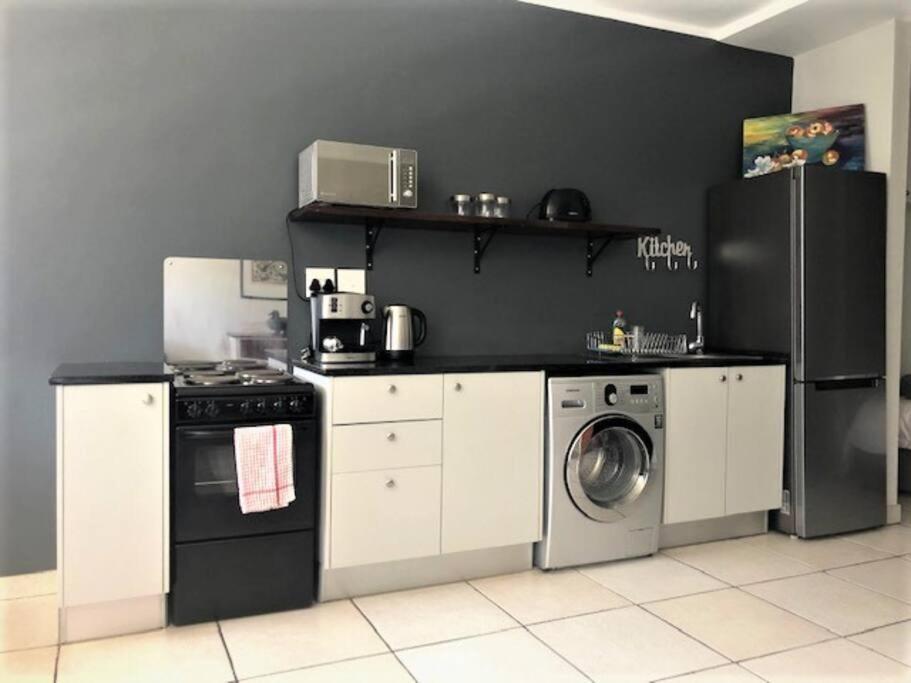 Spacious Centre Studio Apartment Cape Town