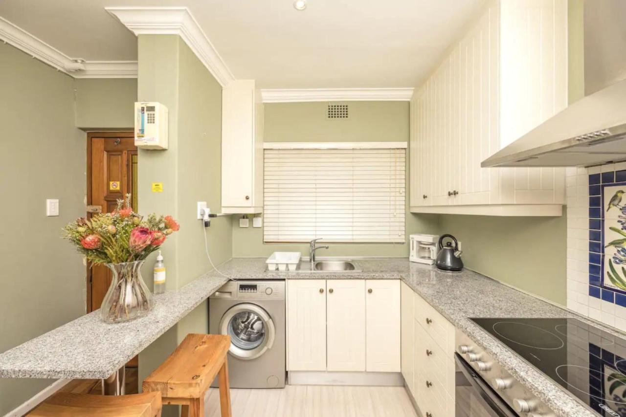 Vibrant And Safe 2 Bedroom *