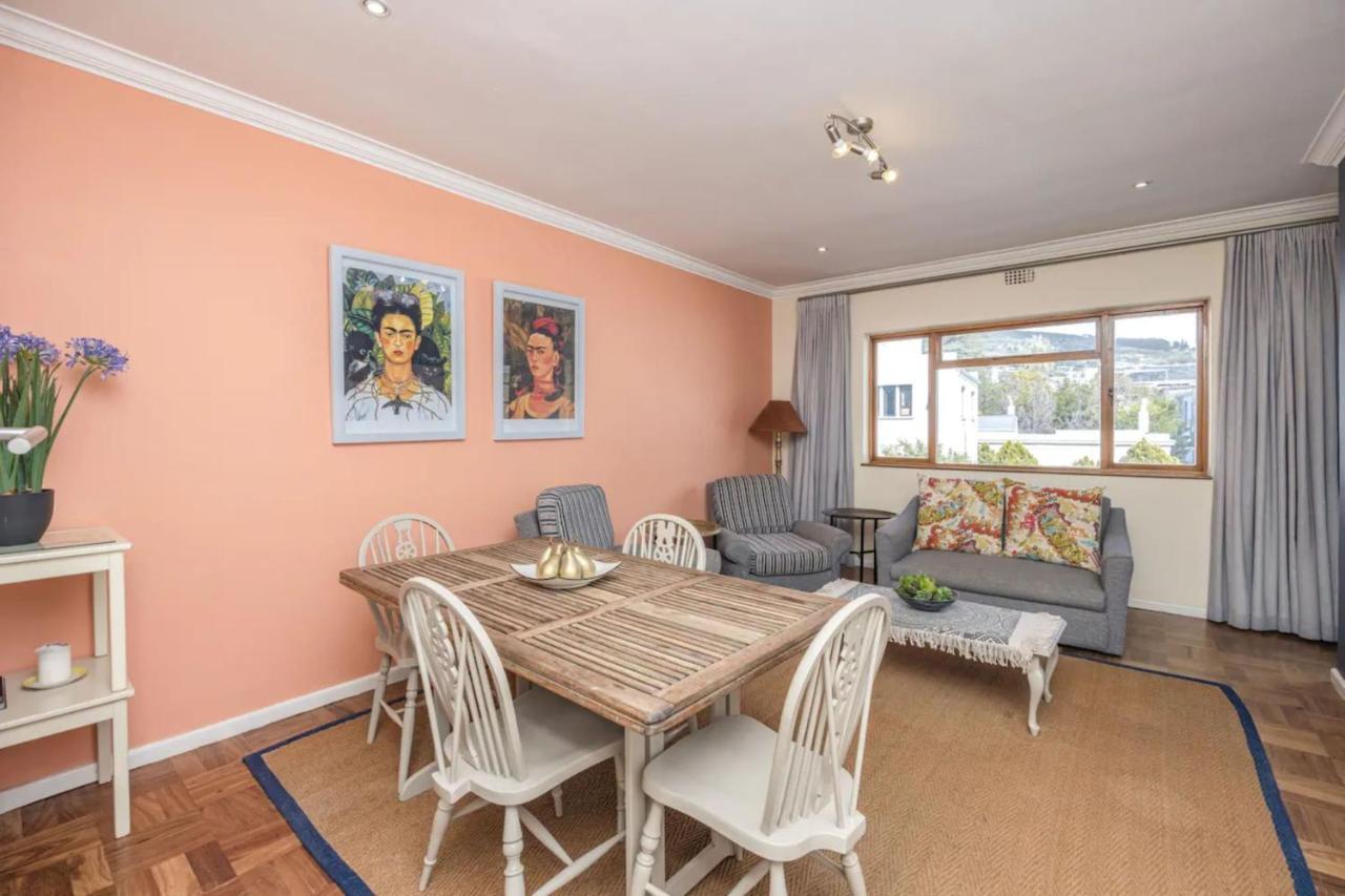 Vibrant And Safe 2 Bedroom Apartment *