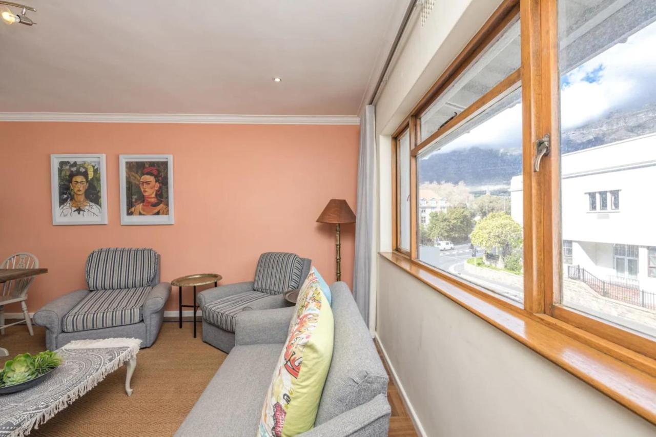 Vibrant And Safe 2 Bedroom * Cape Town
