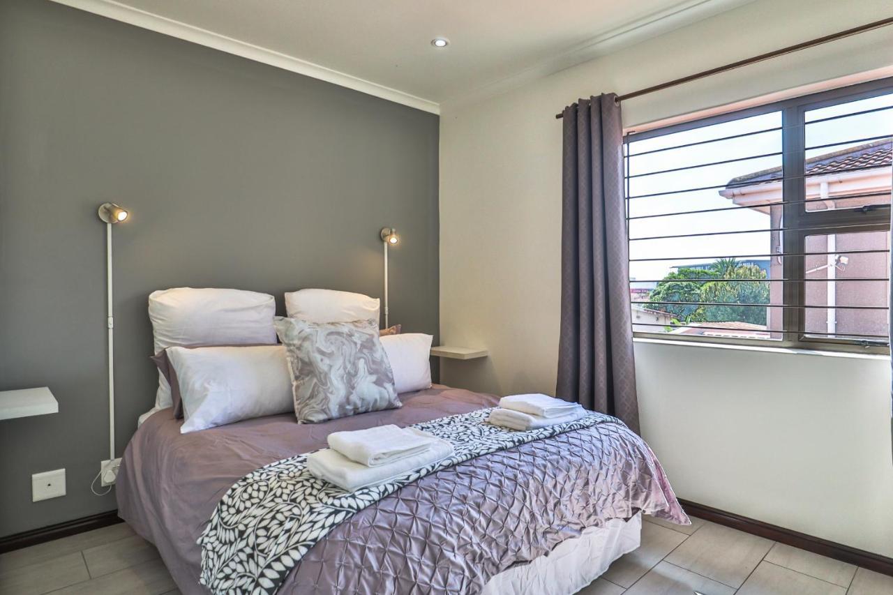 Howard Davis 28b By Ctha * Cape Town