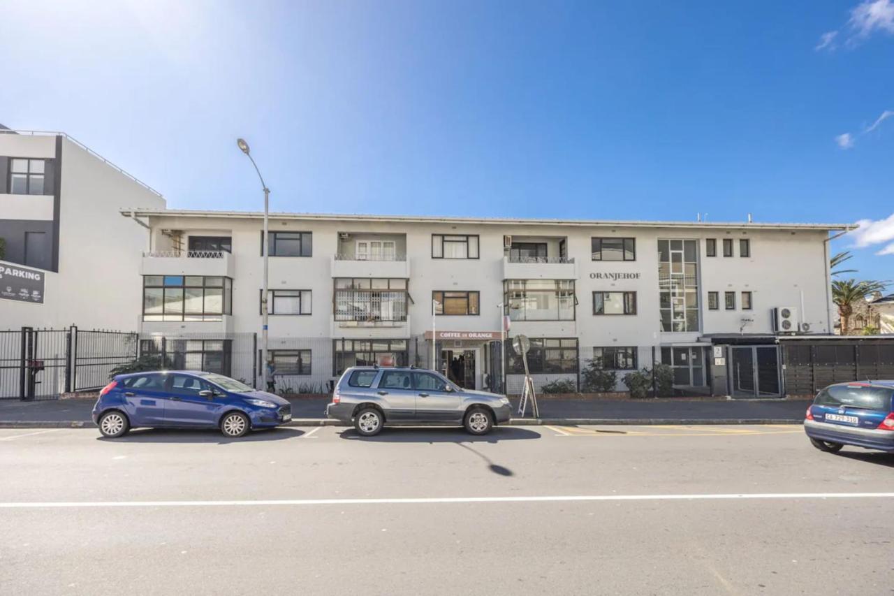 Vibrant And Safe 2 Bedroom Apartment *