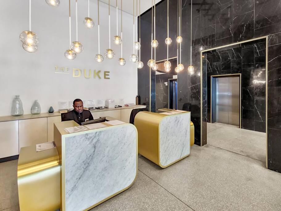 Brand New, Luxury, Wifi, Pool With 24hr Security Apartment Cape Town