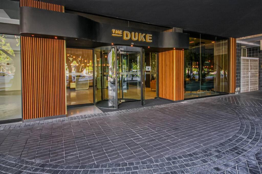 Brand New, Luxury, Wifi, Pool With 24hr Security