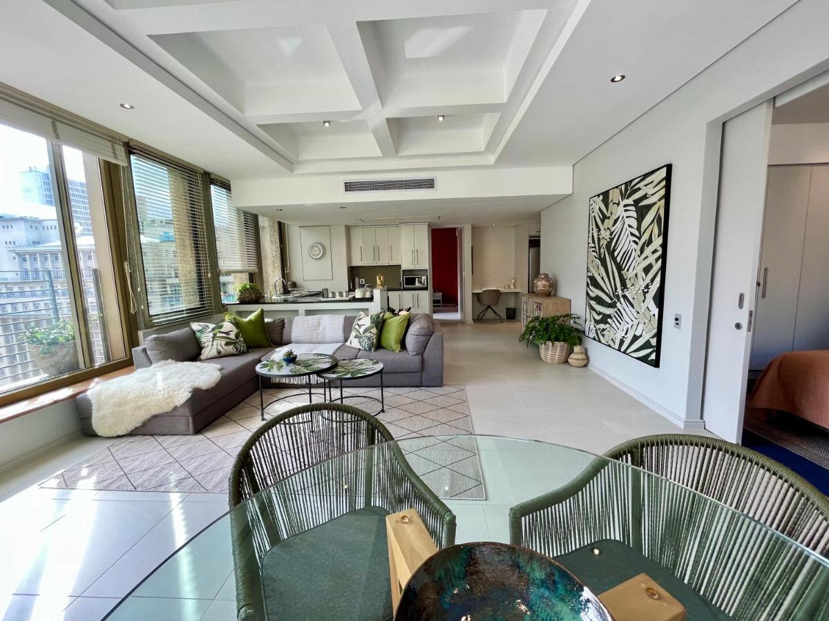 #1103 Cartwright - Oasis On Adderley