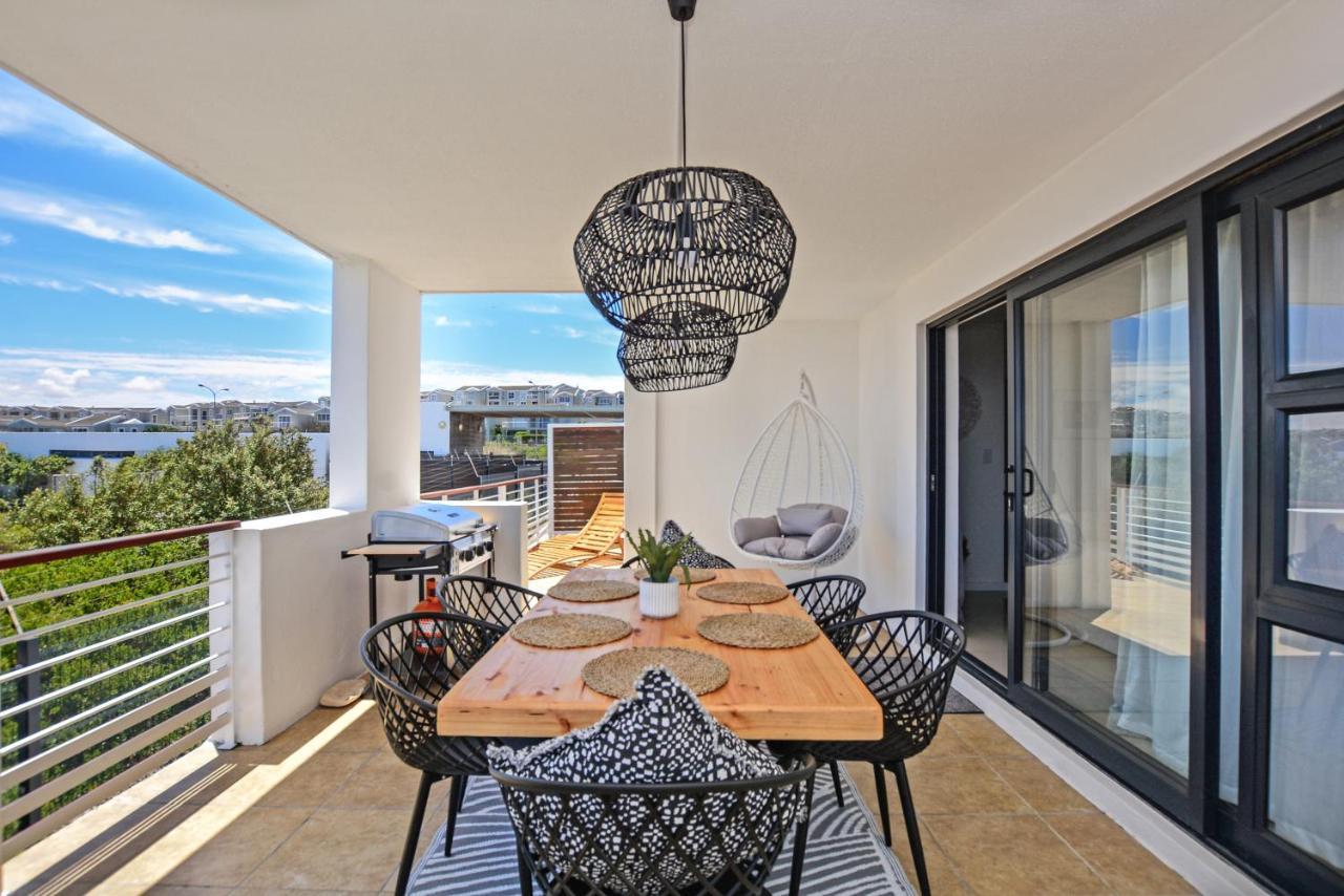 Designer Beachfront In Big Bay With Swimming Pool- 2 Bedroom, 1 Azure * Cidade Do Cabo