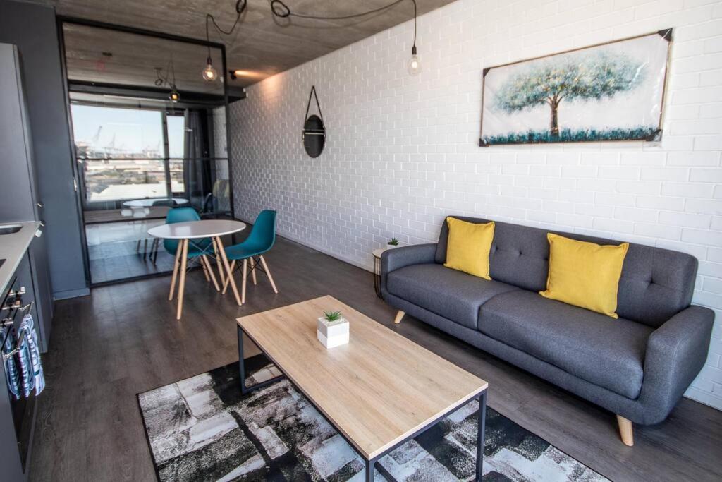 Wex 606 At Its Apartment *