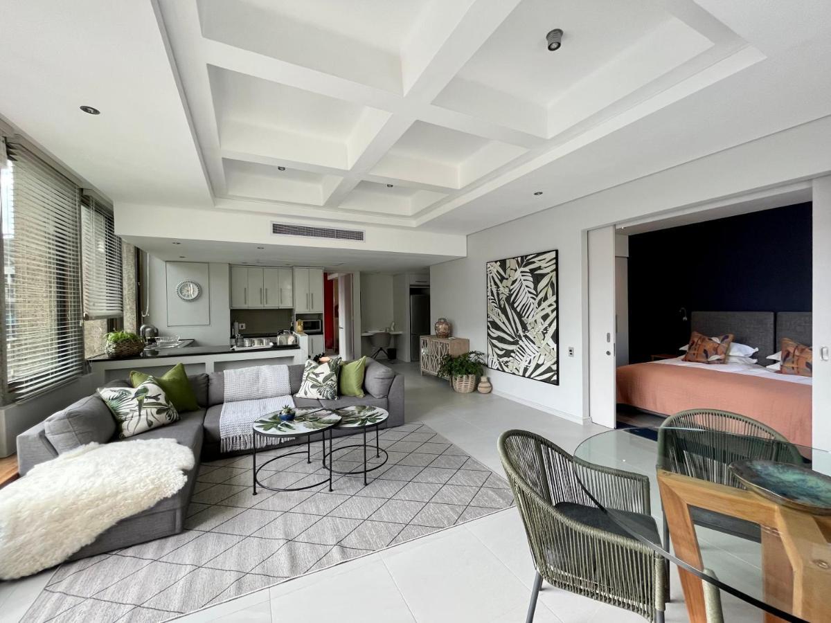 #1103 Cartwright - Oasis On Adderley *
