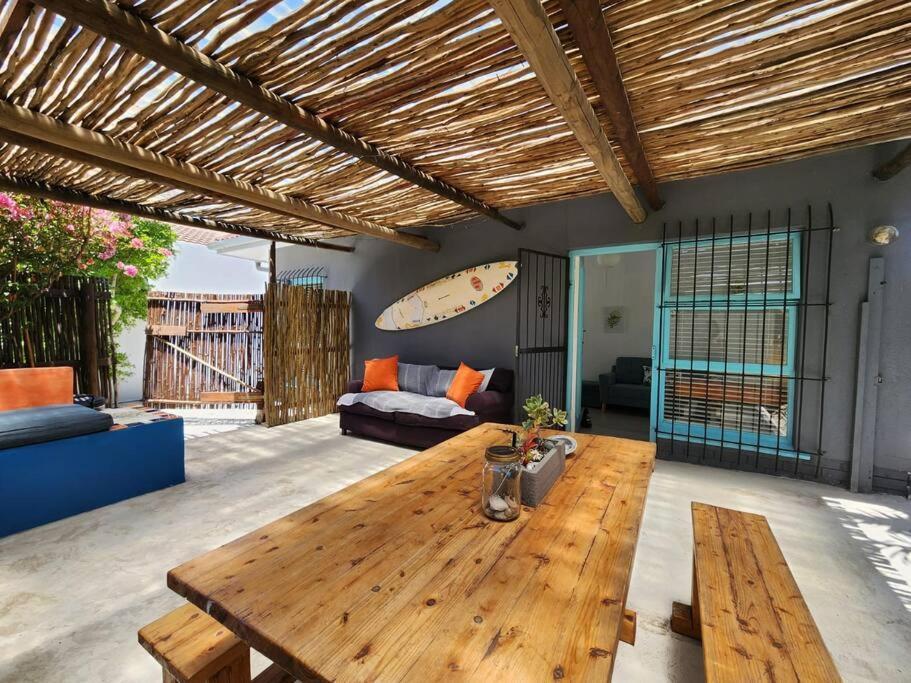 Spacious Near Bloubergstrand Apartment Cape Town