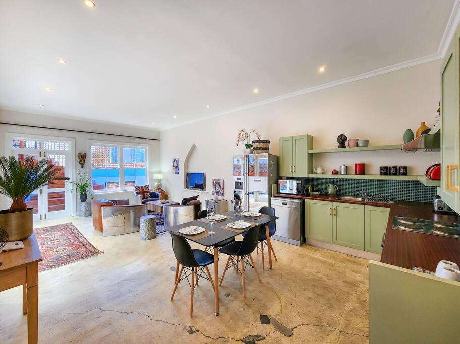 Holiday home Trendy In Heart Of Heritage, Mtn Views Cape Town