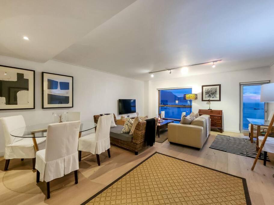 Cozy And Stylish With Exceptional Views! *