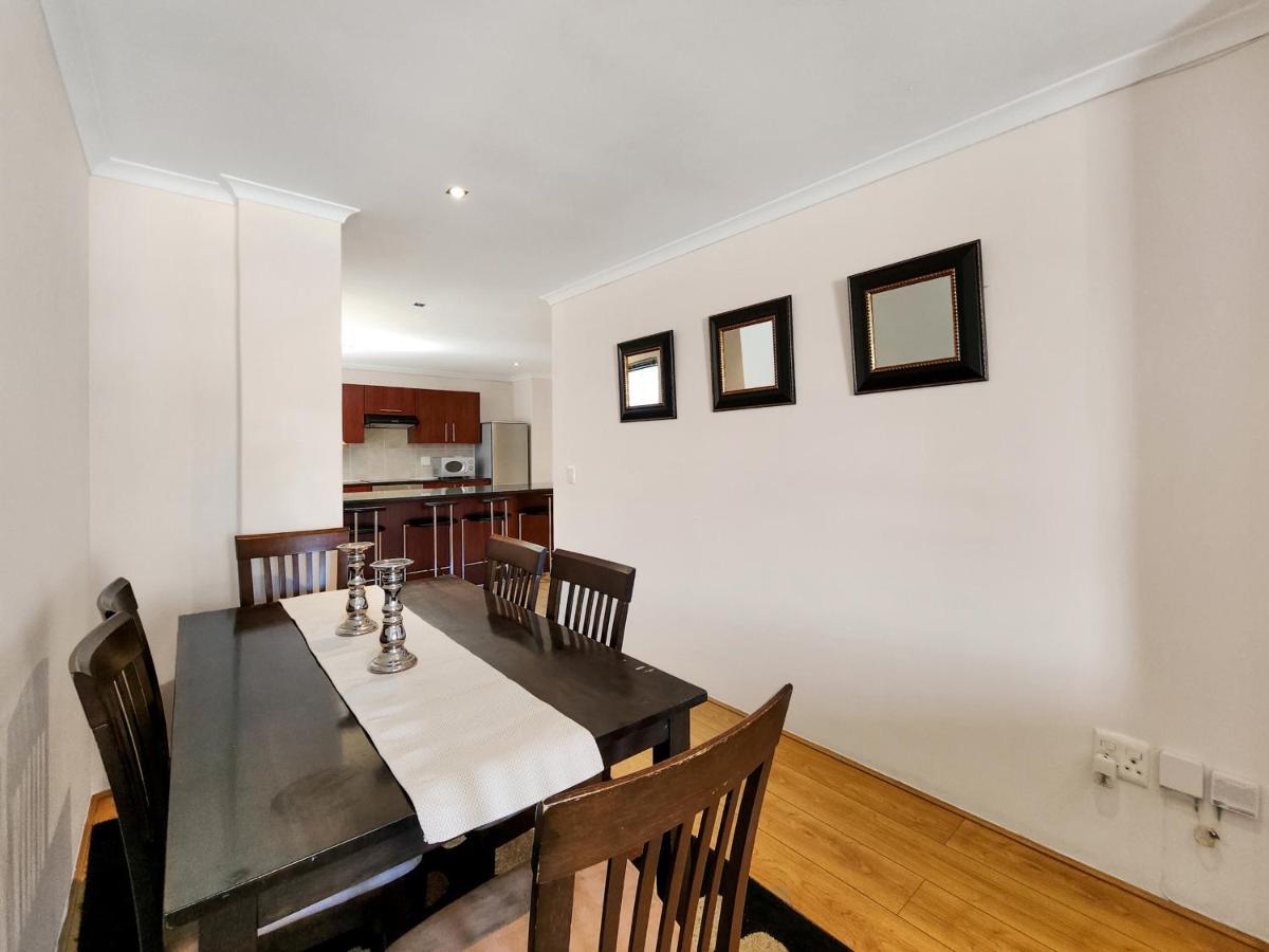 Central, Views, Fast Wi-fi, Reduced Rates, Parking * Cape Town