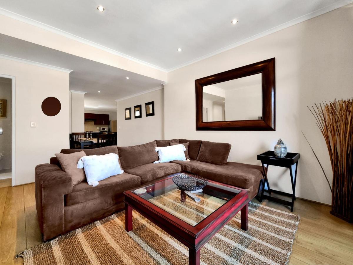 Central, Views, Fast Wi-fi, Reduced Rates, Parking * Cape Town
